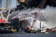 Cargo Crane